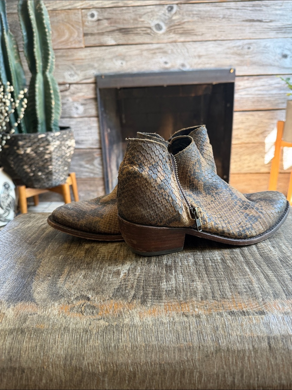 LIBERTY Black Brown Snakeskin-Textured Chukka Boots